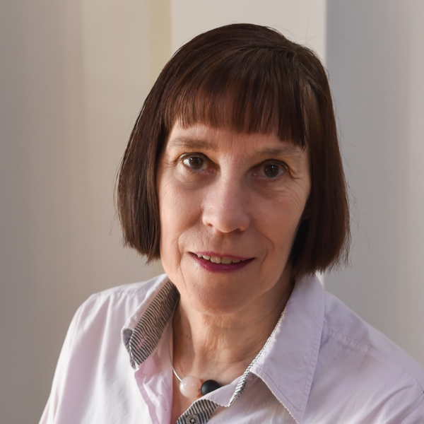  Renate Mbius